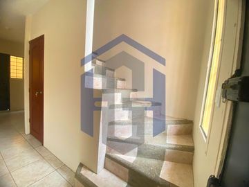 Casa de 2 plantas en venta - Mucho Lote 1, Guayaquil, Ecuador