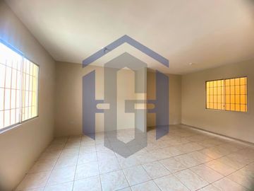 Casa de 2 plantas en venta - Mucho Lote 1, Guayaquil, Ecuador