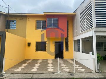 Casa de 2 plantas en venta - Mucho Lote 1, Guayaquil, Ecuador