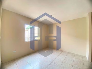 Casa de 2 plantas en venta - Mucho Lote 1, Guayaquil, Ecuador