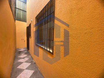 Casa de 2 plantas en venta - Mucho Lote 1, Guayaquil, Ecuador