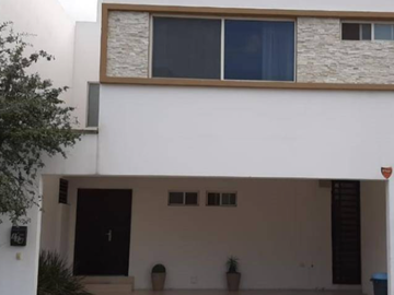 VENTA DE CASA A PRECIO DE REMATE EN RESIDENCIAL LAS MARGARITAS, STA. CATARINA, NUEVO LEON