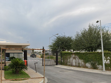 VENTA DE CASA A PRECIO DE REMATE EN RESIDENCIAL LAS MARGARITAS, STA. CATARINA, NUEVO LEON