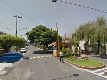 Casa en Remate a unos Metros de la Estación del Tren Ligero Tepepan en Xochimilco