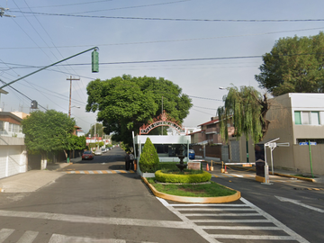 Casa en Remate a unos Metros de la Estación del Tren Ligero Tepepan en Xochimilco