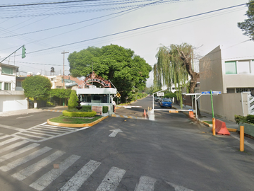 Casa en Remate a unos Metros de la Estación del Tren Ligero Tepepan en Xochimilco
