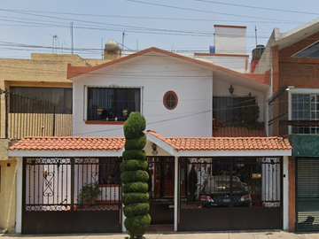 Casa en Remate a unas Calles de la Prepa 1 en Xochimilco