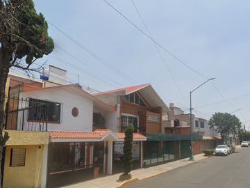 Casa en Remate a unas Calles de la Prepa 1 en Xochimilco