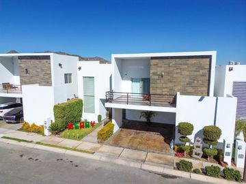 Casa en Venta en Santerra Residencial al Norte de la Ciudad