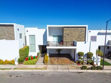 Casa en Venta en Santerra Residencial al Norte de la Ciudad