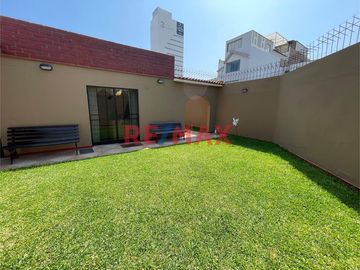 ¡Amplia Casa En Esquina En Venta En San Miguel!