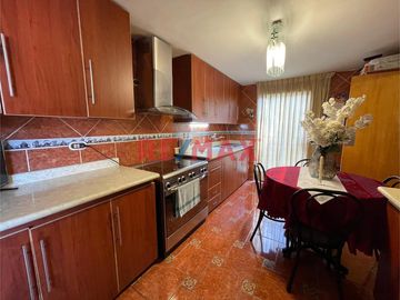¡Amplia Casa En Esquina En Venta En San Miguel!