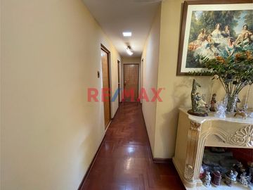 ¡Amplia Casa En Esquina En Venta En San Miguel!