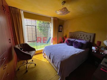 ¡Amplia Casa En Esquina En Venta En San Miguel!