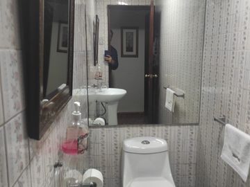 Oferta ! Vendo casa en calle residencial cerca de estación de tres San Borja Sur !