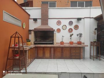 Oferta ! Vendo casa en calle residencial cerca de estación de tres San Borja Sur !
