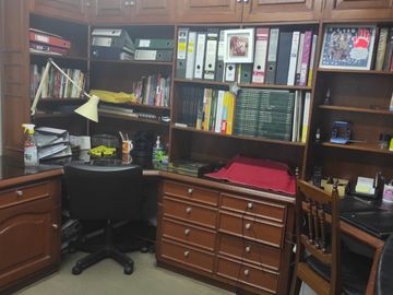 Oferta ! Vendo casa en calle residencial cerca de estación de tres San Borja Sur !