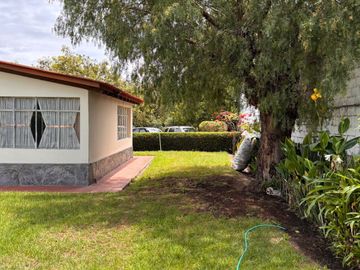 EN VENTA QUINTA EN GUAYLLABAMBA. EXCELENTE UBICACION