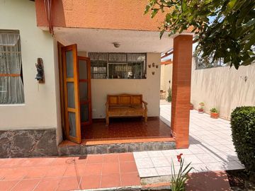 EN VENTA QUINTA EN GUAYLLABAMBA. EXCELENTE UBICACION