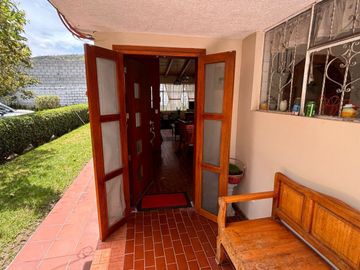 EN VENTA QUINTA EN GUAYLLABAMBA. EXCELENTE UBICACION