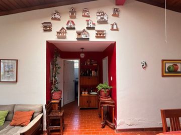 EN VENTA QUINTA EN GUAYLLABAMBA. EXCELENTE UBICACION