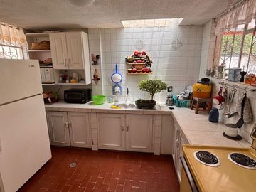 EN VENTA QUINTA EN GUAYLLABAMBA. EXCELENTE UBICACION