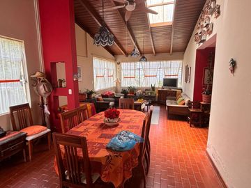 EN VENTA QUINTA EN GUAYLLABAMBA. EXCELENTE UBICACION