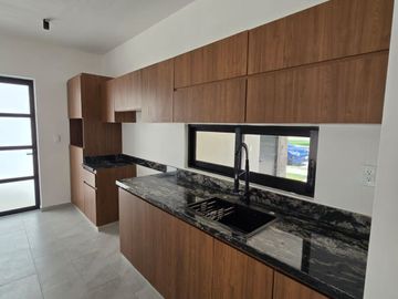 CASA RESIDENCIAL EN BOSQUES DE CONKAL