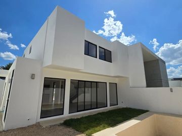 CASA RESIDENCIAL EN BOSQUES DE CONKAL