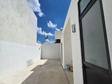 CASA RESIDENCIAL EN BOSQUES DE CONKAL