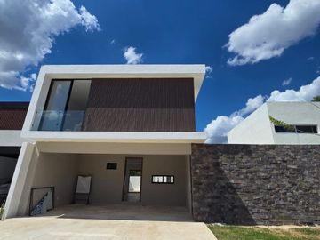 CASA RESIDENCIAL EN BOSQUES DE CONKAL