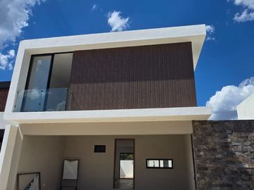 CASA RESIDENCIAL EN BOSQUES DE CONKAL