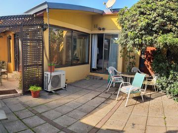 Casa En Venta Villa Santa Carolina, Macul, Santiago