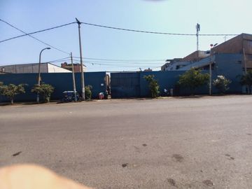 VENDO LOCAL COMERCIAL DE 2005 M2 EN AV. LOS CASCANUECES - SANTA ANITA-LIMA
