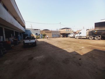 VENDO LOCAL COMERCIAL DE 2005 M2 EN AV. LOS CASCANUECES - SANTA ANITA-LIMA