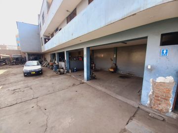 VENDO LOCAL COMERCIAL DE 2005 M2 EN AV. LOS CASCANUECES - SANTA ANITA-LIMA