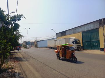 VENDO LOCAL COMERCIAL DE 2005 M2 EN AV. LOS CASCANUECES - SANTA ANITA-LIMA