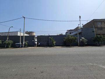 VENDO LOCAL COMERCIAL DE 2005 M2 EN AV. LOS CASCANUECES - SANTA ANITA-LIMA