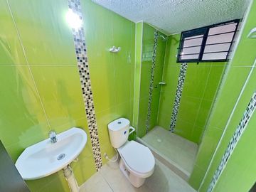 Apartamento remodelado en Palmeto – Segundo piso y excelente distribución 🏡