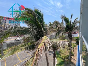 Funcional y acogedor, con balcón y acceso a club de playa en la mejor zona de Acapulco