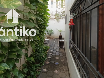 Residencia en Jardines Vista Hermosa, Colima.