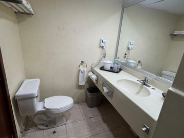 HOTEL EN VENTA HOWARD JOHNSON PLAZA LAS TORRES
