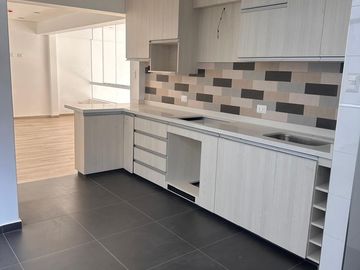 VENDO LINDOS DEPARTAMENTOS ACOGEDORES Y AMPLIOS DE 125mt. EN CAYMA, DE 3 DORMITORIOS CON 3 BAÑOS, ASCENSOR Y COCHERA ASCENSOR Y COCHERA