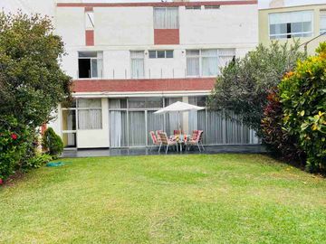 VENTA DE LINDA CASA FRENTE A PARQUE EN SAN BORJA