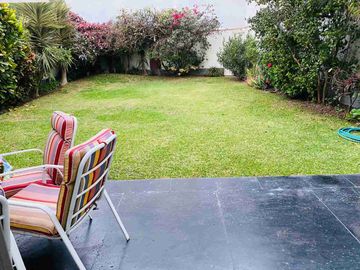 VENTA DE LINDA CASA FRENTE A PARQUE EN SAN BORJA