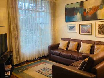 VENTA DE LINDA CASA FRENTE A PARQUE EN SAN BORJA