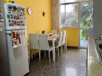 VENTA DE LINDA CASA FRENTE A PARQUE EN SAN BORJA