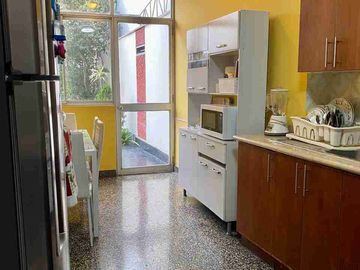 VENTA DE LINDA CASA FRENTE A PARQUE EN SAN BORJA