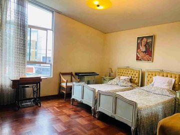 VENTA DE LINDA CASA FRENTE A PARQUE EN SAN BORJA