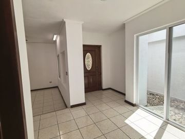 Casa de 3 Recámaras en  Fracc. Monterreal excelente ubicación